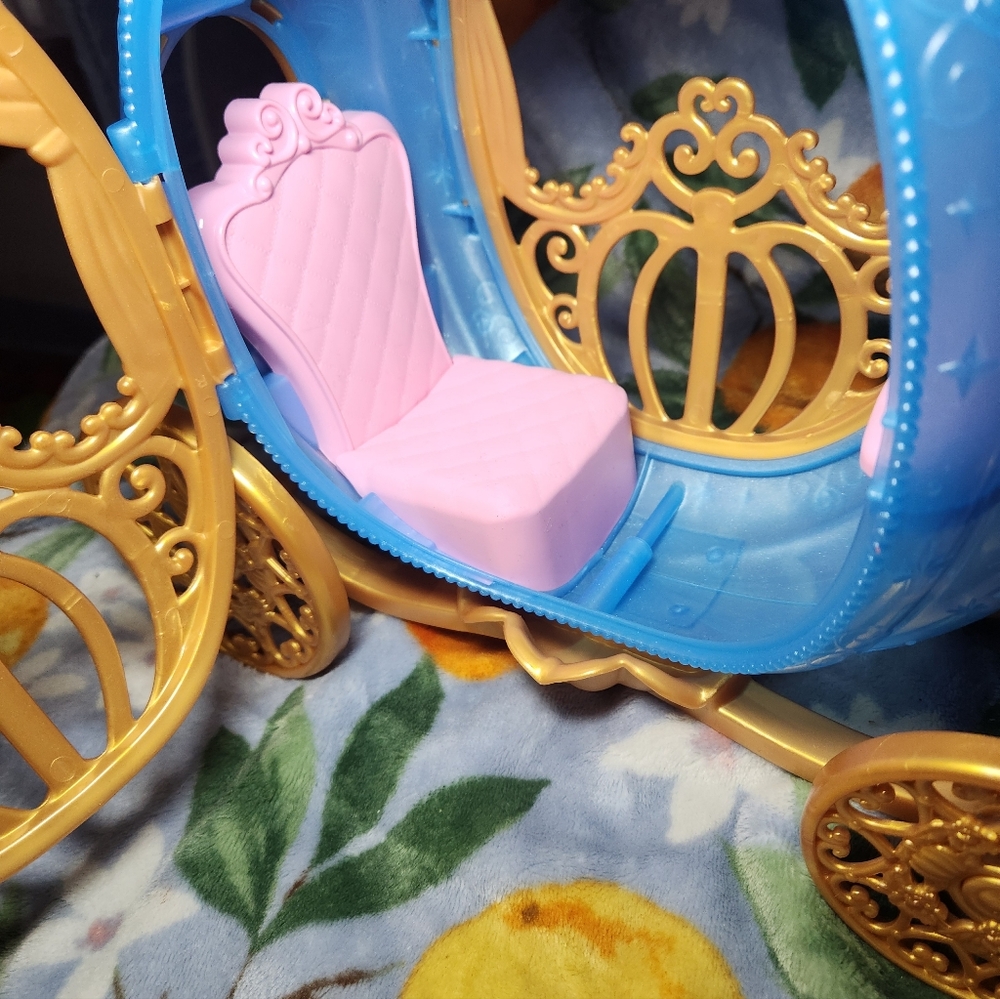 Mattel Disney Cinderella Blue and Gold Carriage - Picture 3 of 9